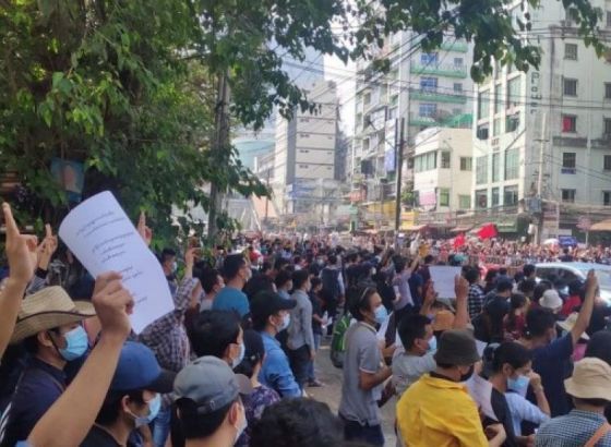 Uhapšen saradnik Suu Kyi, protesti se nastavljaju, SAD uvodi sankcije Mijanmaru