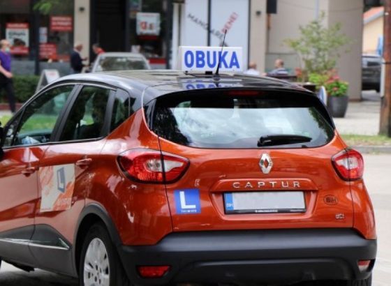 Instruktor vožnje u Crnoj Gori pijan davao poduku