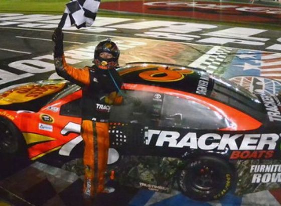 Naskar: Larson osvojio Las Vegas