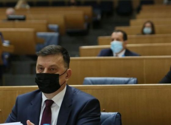 Tegeltija: Nisam sretan što su građani BiH odlazili u Srbiju na vakcinaciju