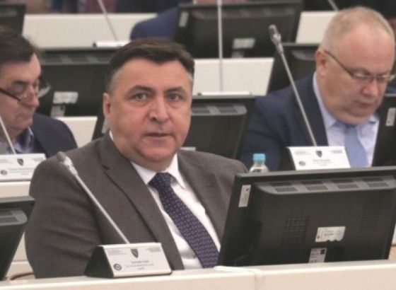 Mandra: Ako ostane pasivan u nabavci vakcina, Tegeltija treba biti smijenjen