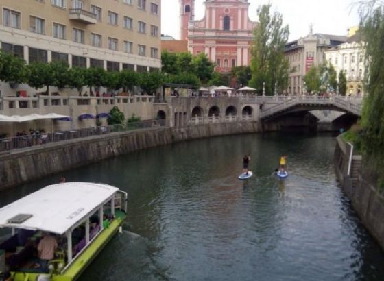 Prosvjed protiv mjera zatvaranja u Ljubljani