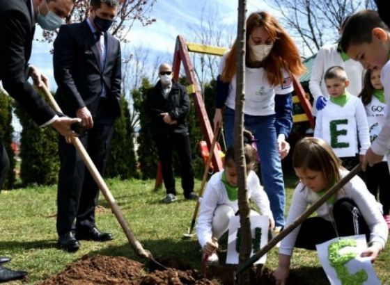 Sto timova Eko izazova sadi 100 stabala za Dan planete Zemlje