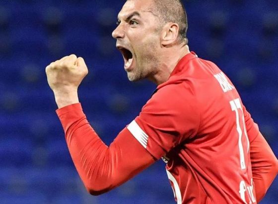 Neustrašivi Lil slavi turskog veterana i hita ka titulu: Jilmaz sa dva evrogola okrenuo derbi sa Lionom