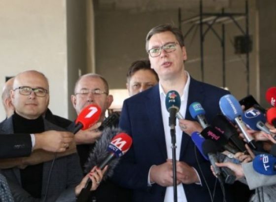 Vučić najavio da će svi cijepljeni građani dobiti po oko 50 maraka