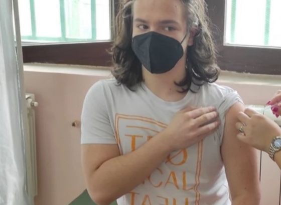 Morao prvo pročitati dokument od 68 strana: U Srbiji vakcinisan prvi maloljetnik