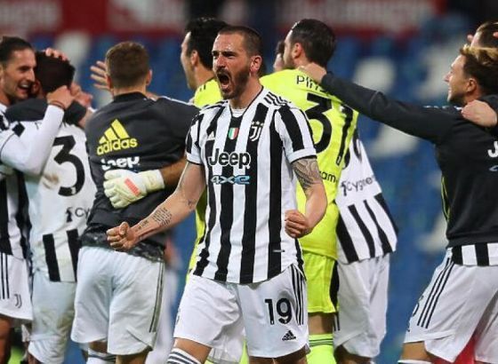 Juve ostao bez titule, ali ne i bez trofeja: Bufon podigao pehar sa Enrikom i Federikom Kijezom