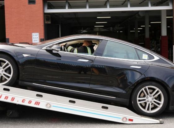 Tesla povukla gotovo 6000 vozila u SAD-u zbog problema sa labavim šarafima na kočnicama