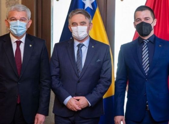 Džaferović i Komšić s Bečićem: Poštovati presude međunarodnih sudova