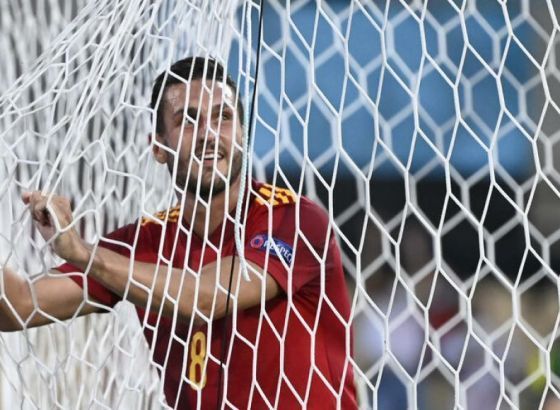 Španija ima unutrašnjeg neprijatelja: Zvižduci navijača, loš teren...