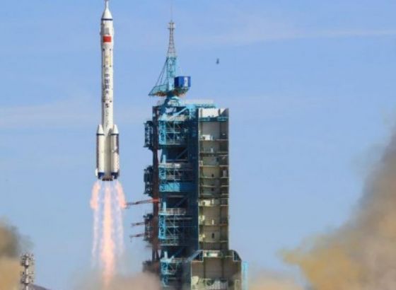 Kina lansirala prvu posadu astronauta na svemirsku stanicu