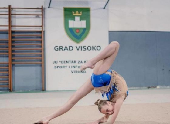Visočanka Sara Bečarević je 13-godišnja gimnastičarka bez šake koja medaljama popločava put do snova