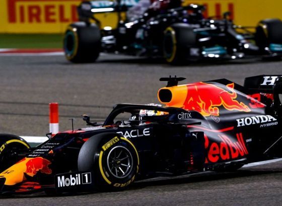 Red Bulu četvrti uzastopni trijumf, Ferstapen ubjedljiv ispred Hamiltona