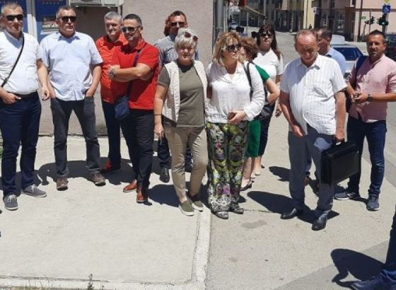 GV Bihać o problemu okupljanja velikog broja migranata u kladionicama