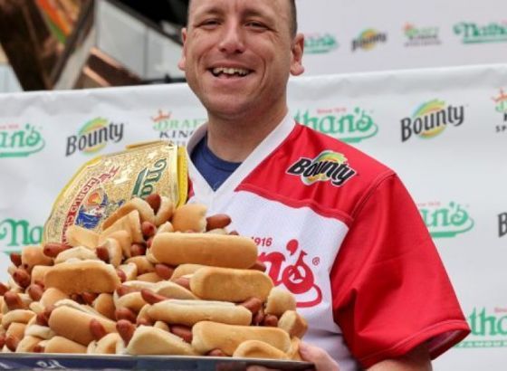 Neobično takmičenje: Ko je čovjek koji je pojeo 76 hot-dogova za 10 minuta