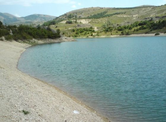 Ruski turistički helikopter pao u jezero, traga se za osmero ljudi