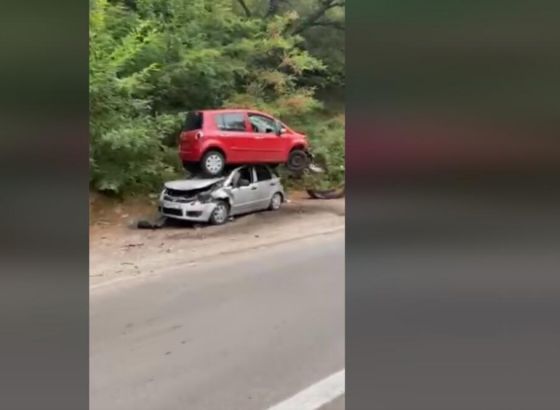 Saobraćajna nezgoda u Sutomoru: Izgubio kontrolu i završio na drugom vozilu