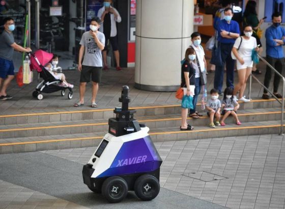 Počelo testiranje robota koji će na javnim protosrima pratiti neprihvatljivo ponašanje ljudi i kršenje mjera