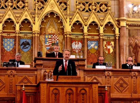 Izetbegović: Blokade uzrokovali političari iz RS, jer ne mogu negirati genocid