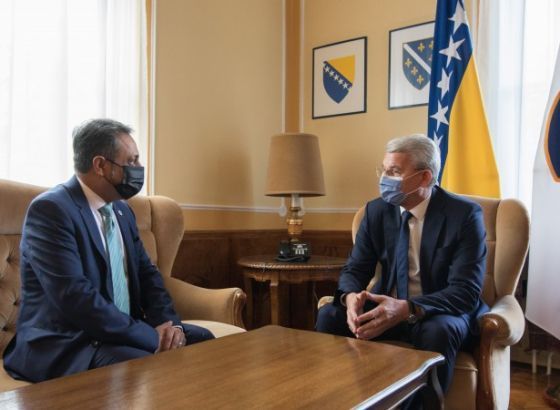 Džaferović primio predsjednika organizacije 'Remembering Srebrenica' Azmija