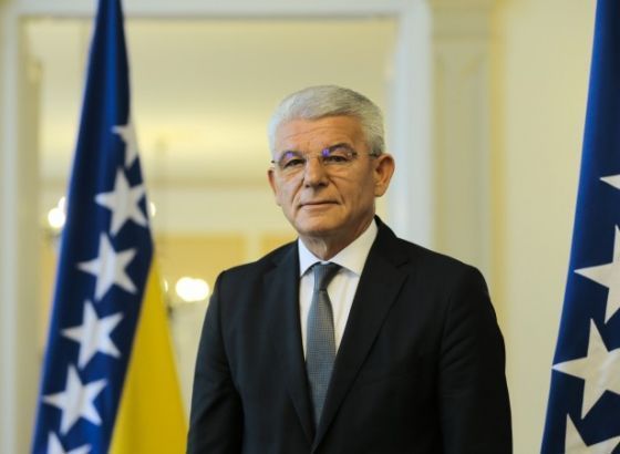 Džaferović: Dodik se sramoti na međunarodnim skupovima