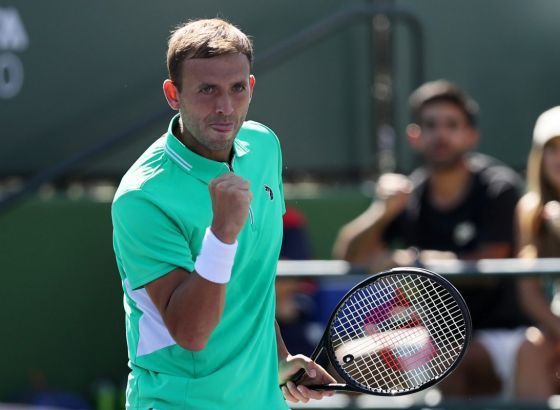 Hurkač prošao u osminu finala – izbacio Federera iz Top 10