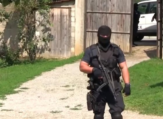 Sukobi s policijom na sjeveru Kosova, ranjen mladić