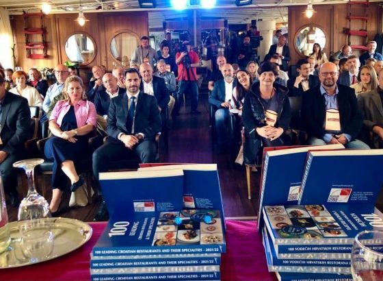 26. dodjela plaketa Restaurant Croatica i promocija knjige "100 vodećih hrvatskih restorana i njihovi recepti 2021/22"