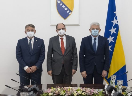 Schmidt se susreo s Komšićem i Džaferovićem