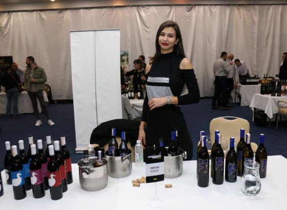 Svečano otvoren „Sarajevo wine fest“: Posjetioci uživali u vrhunskim vinima i bogatim gastro delicijama   