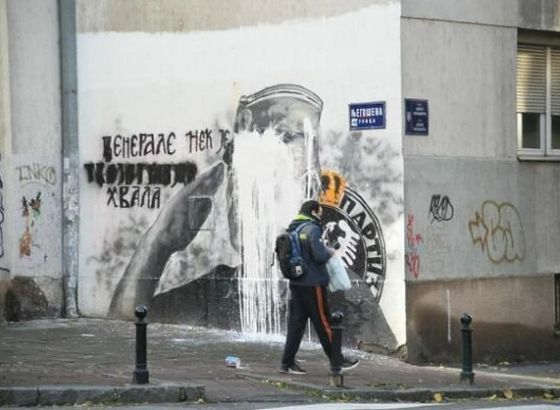 ZALIVEN BIJELOM BOJOM: Uništen mural Ratku Mladiću u Beogradu