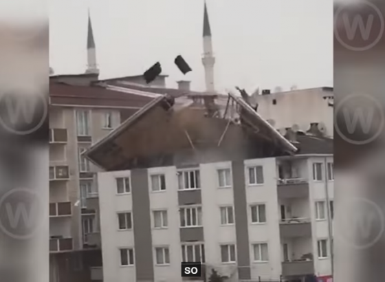 [VIDEO] SLIKE UŽASA Snažna oluja divlja nad Istanbulom, najmanje četvero mrtvih