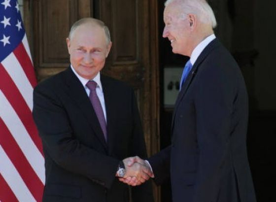 Kremlj ne očekuje pomake u razgovorima Putina i Bidena, poziva na smirenost