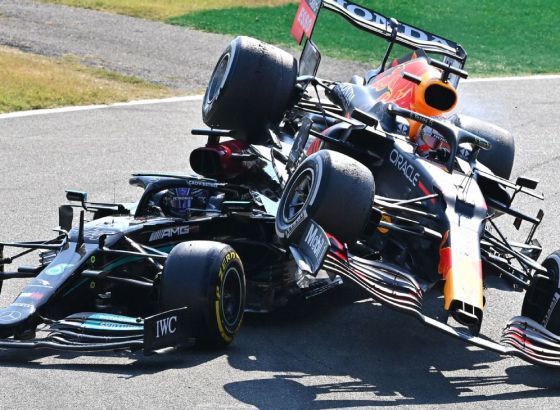 Formula 1: Može li sezona da se završi sudarom Ferstapena i Hamiltona