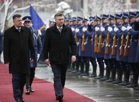 Plenković svečano dočekan ispred zgrade institucija BiH