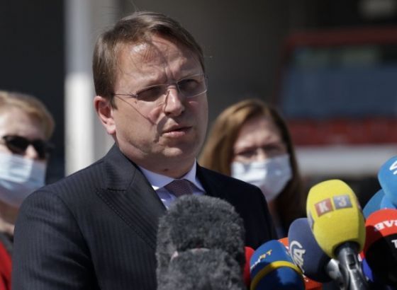 Varhelyi razgovarao sa Dodikom i pozvao na deeskalaciju napetosti