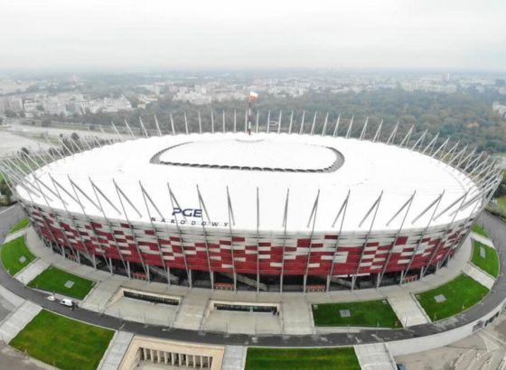 Šahovski spektakl na fudbalskom stadionu: Karlsen napada nove titule