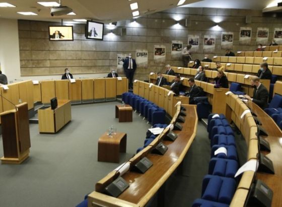 Pauza u zasjedanju Domu naroda, delegati traže prisustvo premijera i ministra