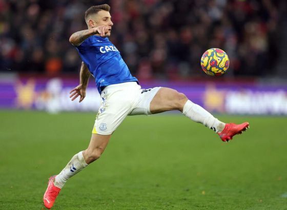 Lukas Dinj stiže u Aston Vilu