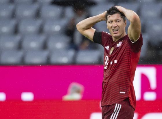 Bayern prodaje Lewandowskog