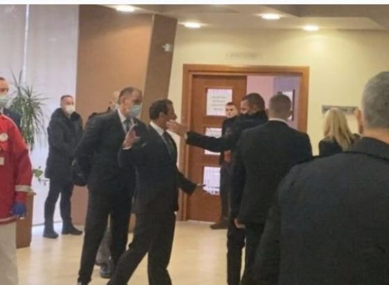 Burno na početku sjednice NSRS: Čović u prvom redu do Dodika, Vukanović tvrdi da je napadnut