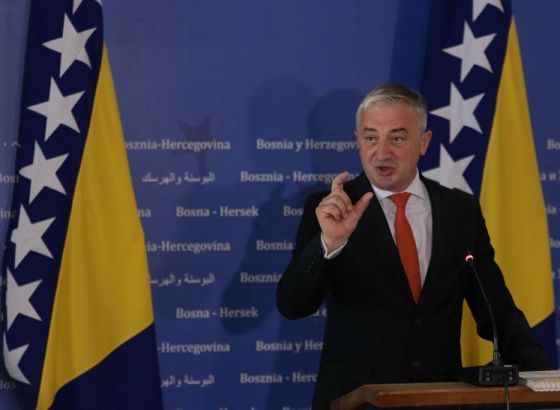 Borenović: Dodik i SNSD-e jučer prihvatili, odnosno legalizirali nametnuti 'Inckov zakon'