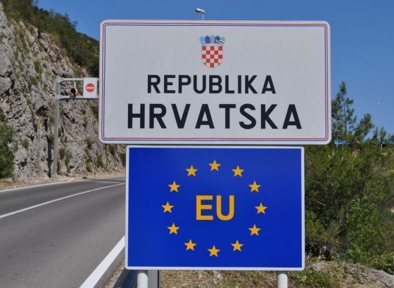 RIGOROZNE MJERE: Hrvatski carinici vratili bračni par u BiH zbog 4 banane, 4 jabuke i pola sirnog namaza