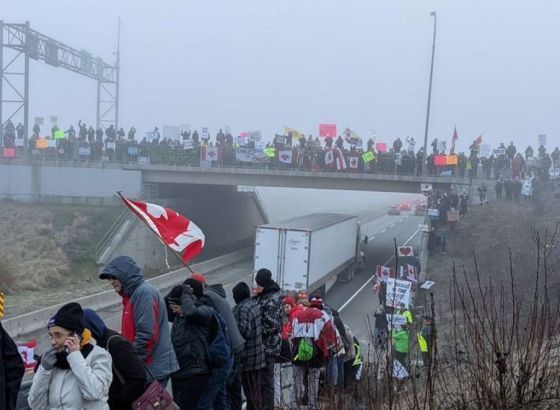 Bijela kuća traži da Trudeau okonča blokadu kamiondžija, fabrike automobila trpe velike gubitke