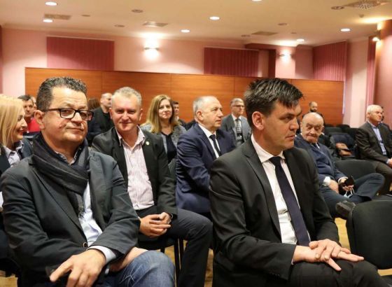 Što hrvatski politički predstavnici očekuju od izvanrednog zasjedanja HNS-a?