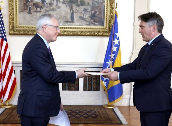 Novi američki ambasador Murphy predao akreditive Komšiću