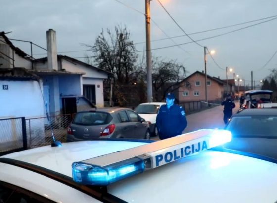Uhićen Slovenac koji je iz vozila izbacio drogu te bjanko potvrde o cijepljenju