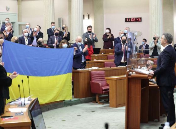Zastupnici u Hrvatskom saboru i gosti emotivno dočekali premijerov govor o Ukrajini