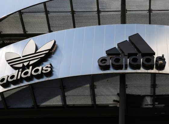 Adidas prekinuo sve aktivnosti u Rusiji
