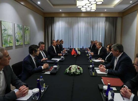 Cavusoglu se sastao s Lavrovom uoči trilateralnog sastanka u Antaliji